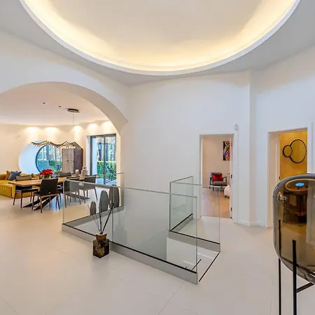 5br Golf & Pool In Caparica | By Airnest Villa